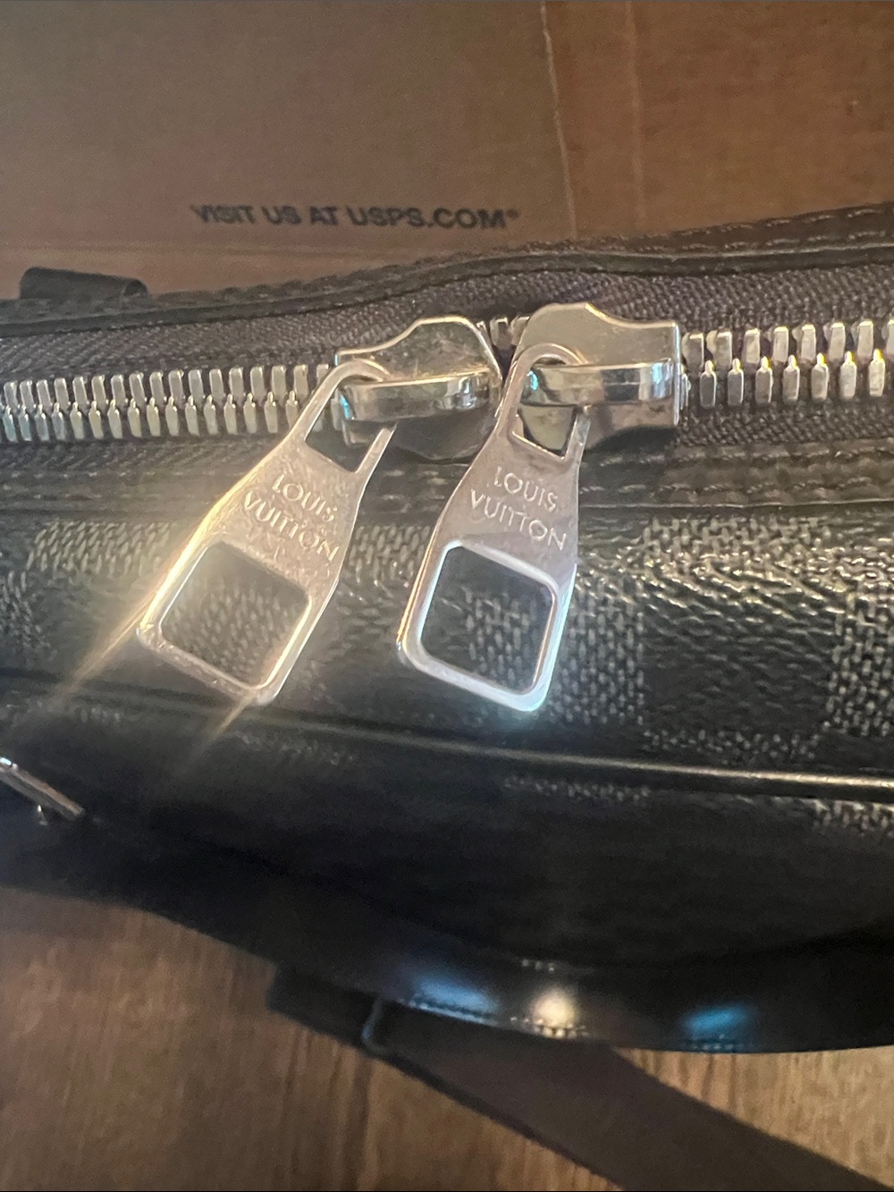 Louis Vuitton Damier Graphite Laptop Bag - Picture 3 of 10